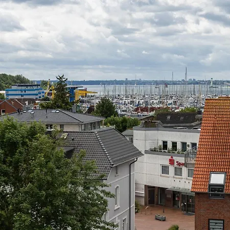 Probsteier Platz Leuchtturm *
